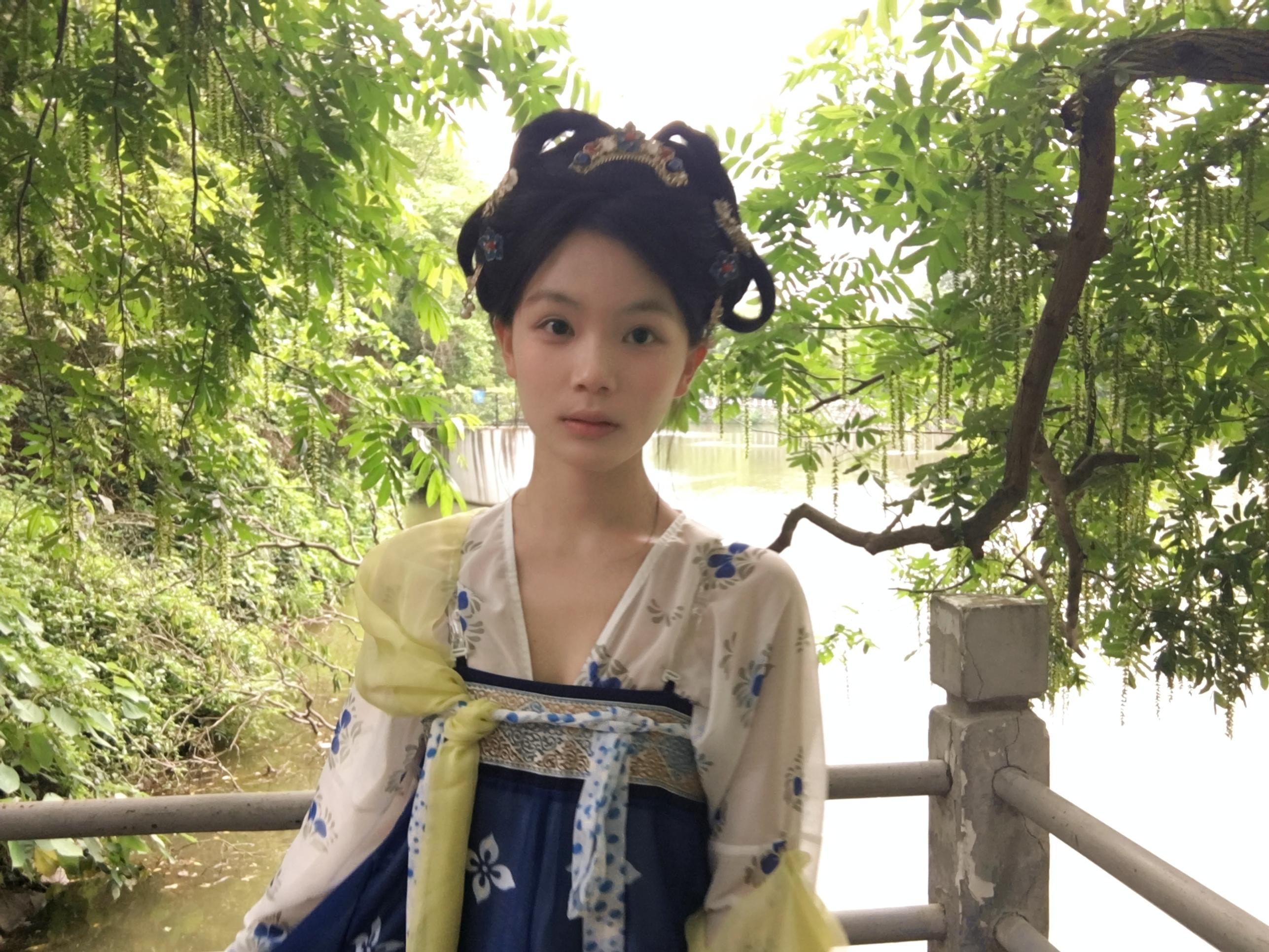 遇见你的眉眼 如清风明月