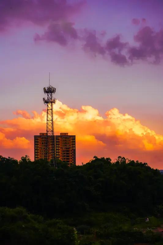 上联：晚霞铺锦绣，诚邀下联丽夜列星辰