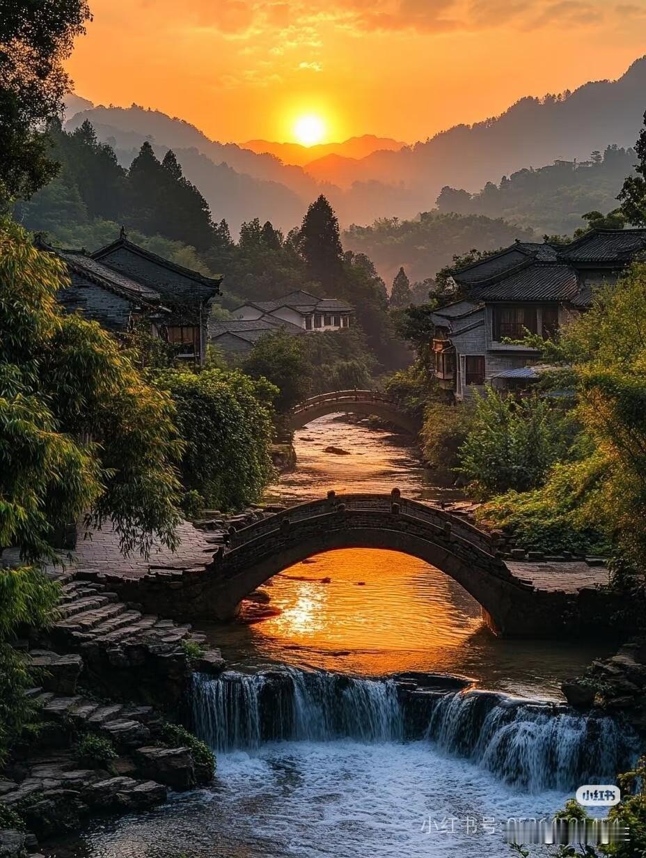 上联：桥下有水水追水，请对下联树枝落叶叶叠叶