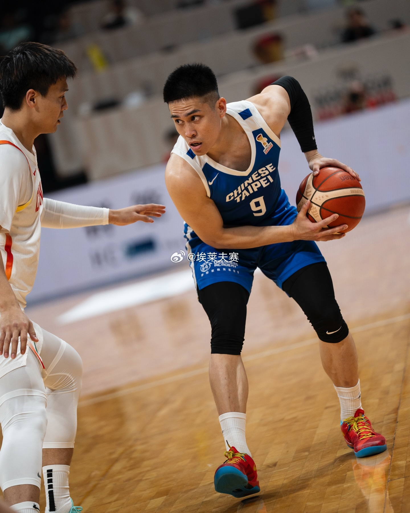 北京首钢北京男篮 摘掉面具的陈盈俊在面对中国队时得到26分3篮板4助攻，状态满血