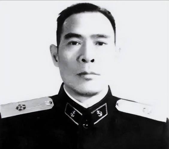 开国少将马龙是中国人民解放军历史上一位战功卓著的高级将领，他的军旅生涯横跨土地革