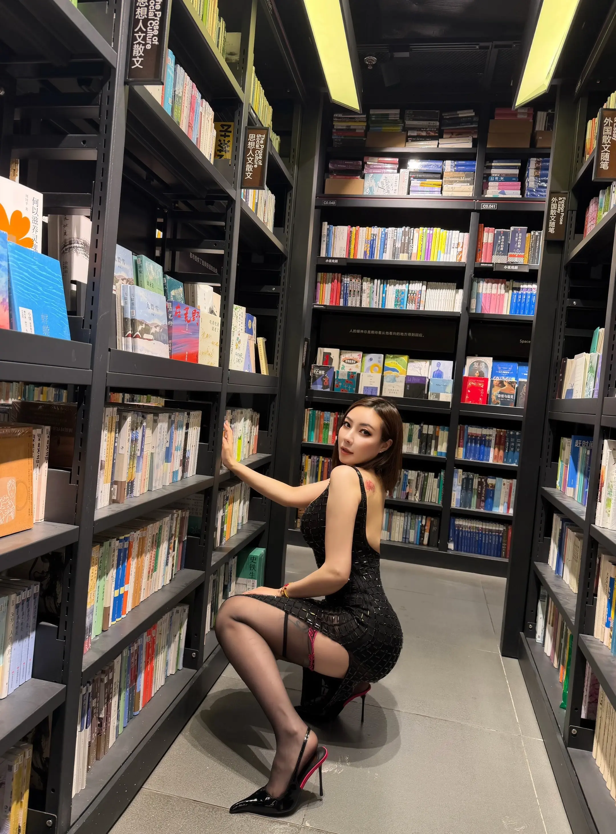 书中自有颜如玉📖。 直播在这里