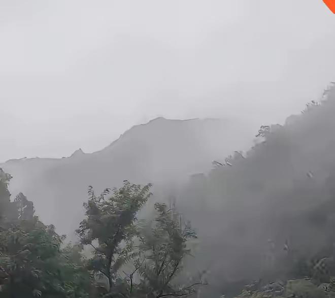 泪目！6 名退休老师去贵州旅游，突遇大雨，在一农户家躲雨，主人家做了 9 菜 1