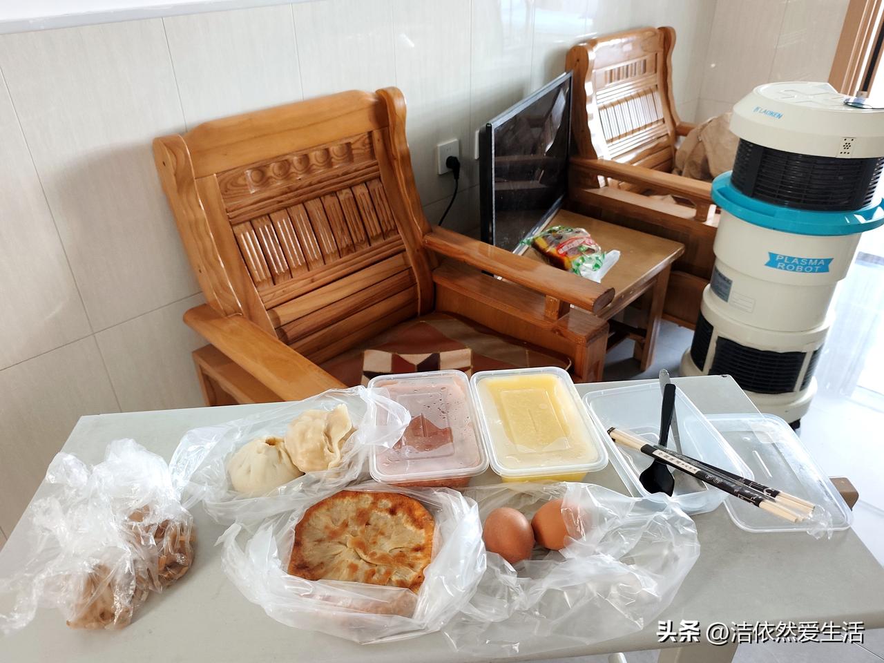 看看我家乡医院的早餐
我们两个六零后点的
你能猜出需多少钱吗？

费脑子，还是别