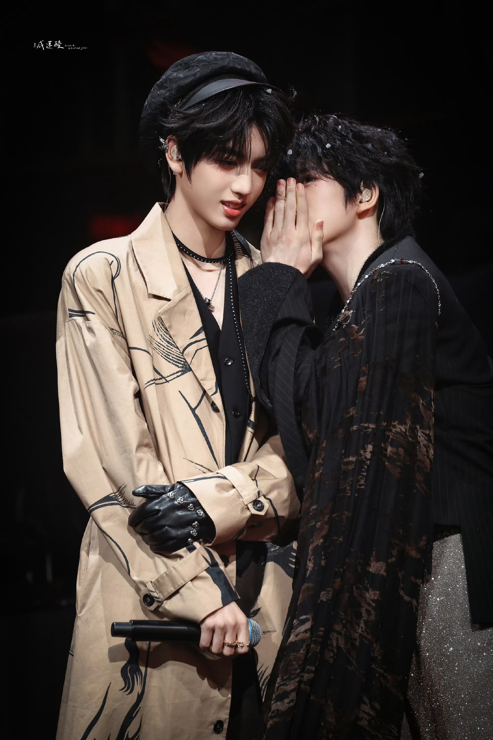 桂瑞在聊什么呢桂瑞两个宝宝在聊什么呀🤔桂瑞 咬耳朵中…🥰 
