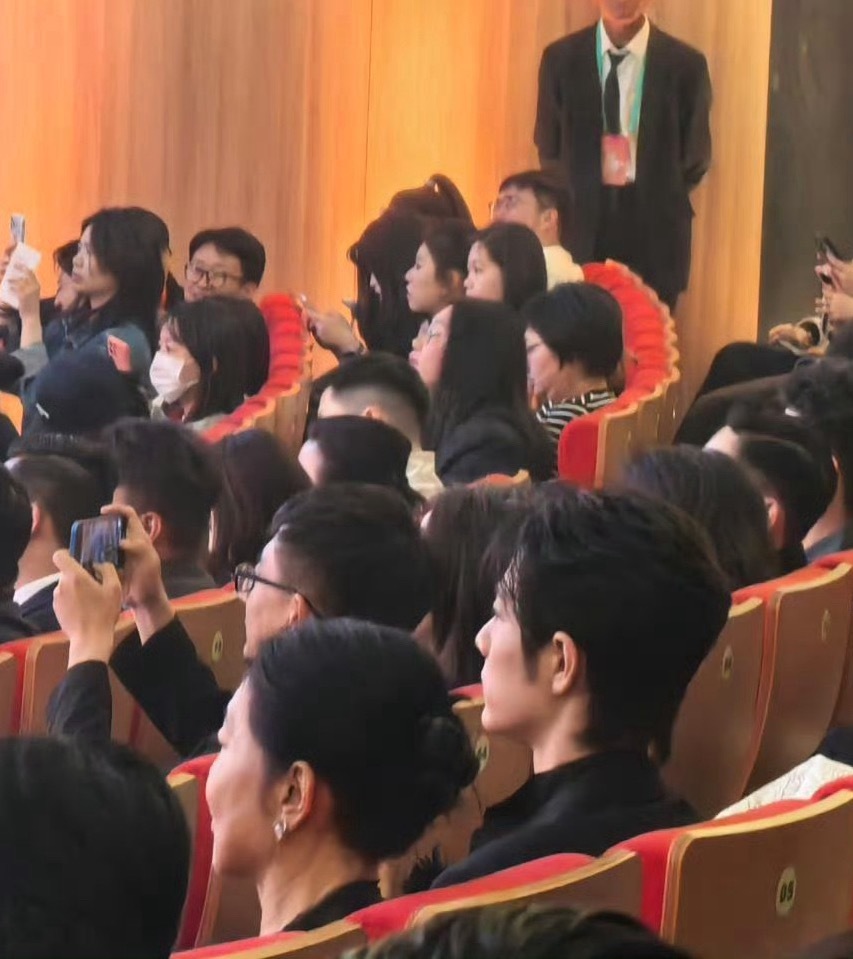 肖战大影节生图肖战采访珍惜当下的每一天每一个时刻 肖战真的🈵30➖10 也！状