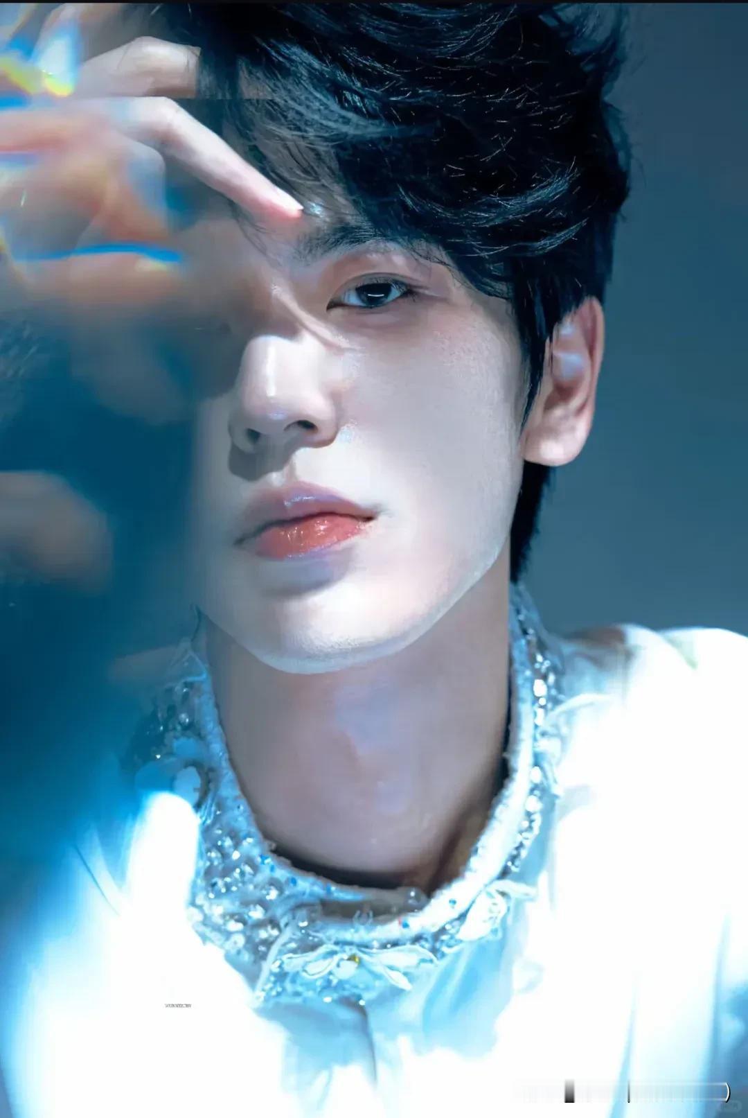 娱乐圈大揭秘：尽显明星百态、资本博弈与人性丑态

娱乐圈宛如一个大染缸，每日都在