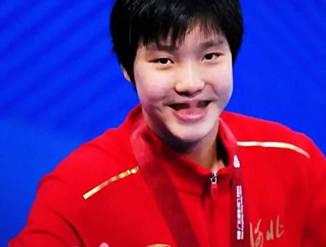 13岁于子迪，破赛会纪录夺金，中国游泳队，终于收下亚运首金