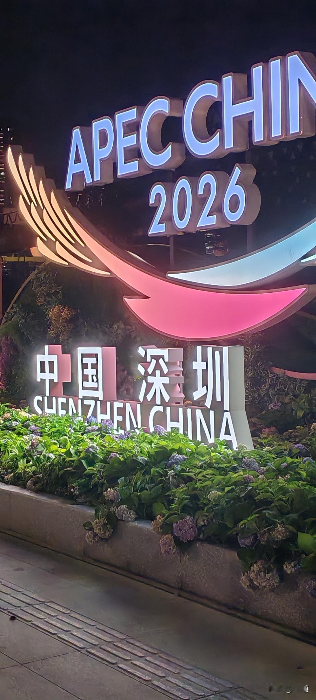 昨晚上班之前刷视频说你要相信你的直觉。
我心说我的直觉也不准呐！
这时到了上班点