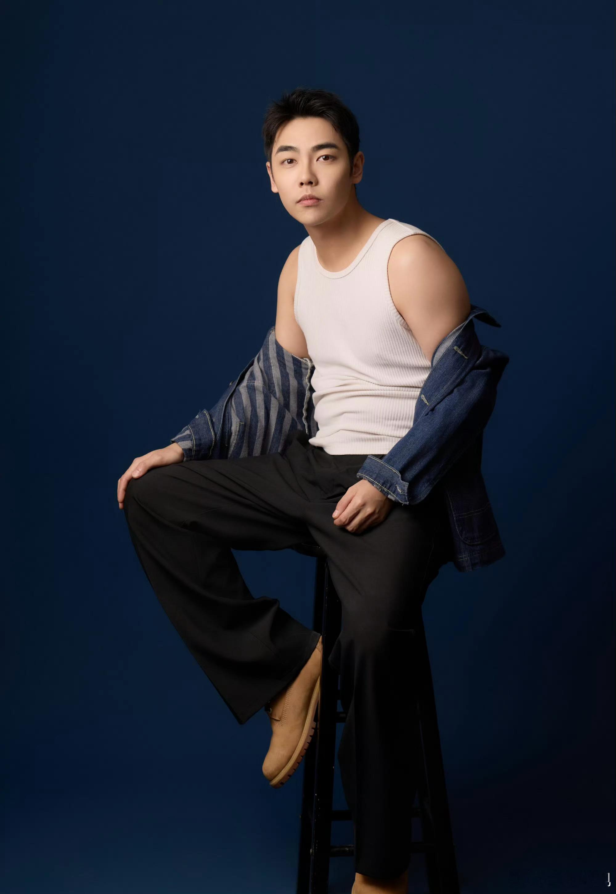 陕派文化剧《主角》中，忆秦娥少年时期有黑娃（王子铭饰演）陪伴，长大后有封潇潇（翟