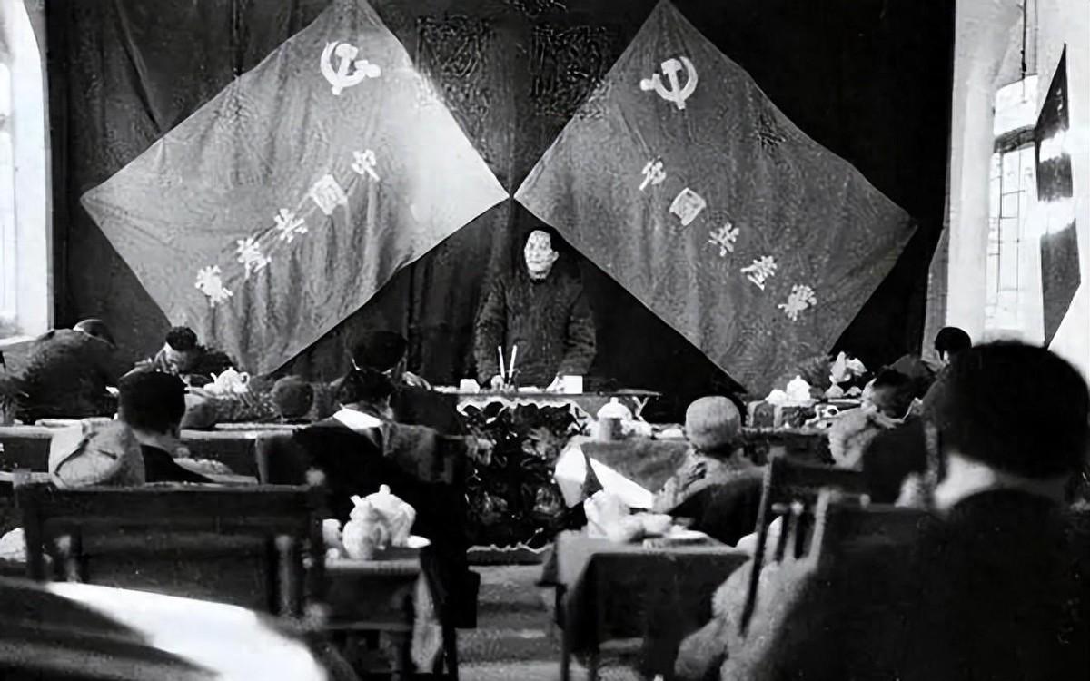 中央五大书记中毛泽东周恩来主抓全局，刘少奇朱德单独分工，彰显我党的人事布局智慧