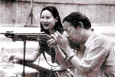 1996年，44岁的贾平凹娶了小17岁的女护士郭梅，一些别有用心的人嘲讽他们是“