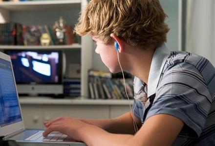 欧洲议会通过决议，禁止16岁以下儿童使用社交媒体。违反者面临最高全球营业额4%的