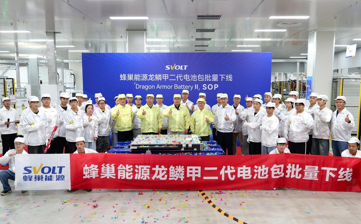 12分钟充500公里！蜂巢半固态电池量产下线！

半固态电池早就不新鲜了，但能把