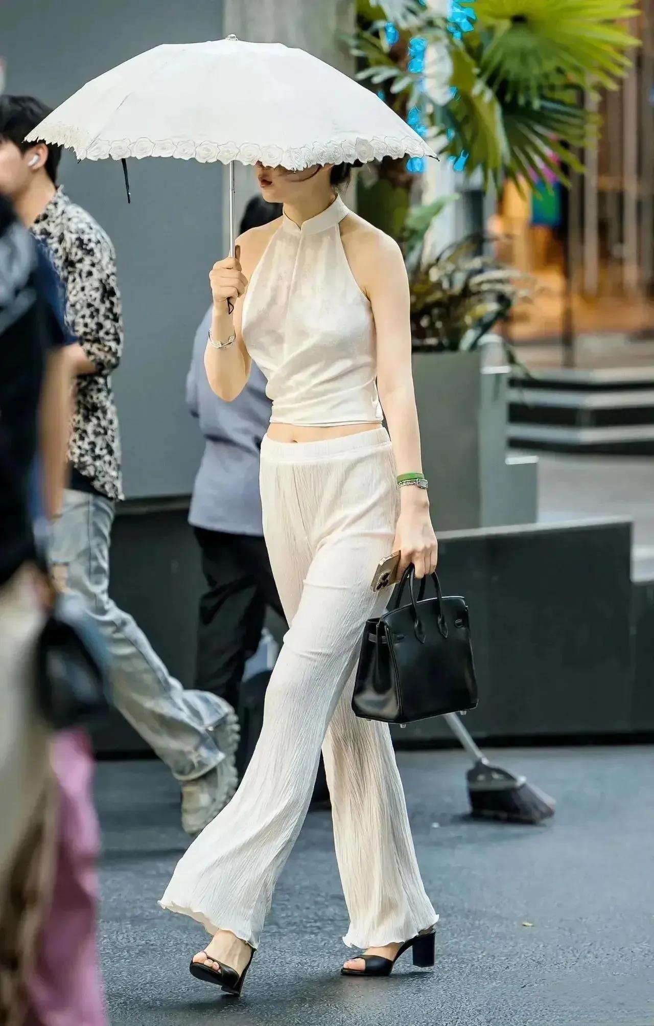 上联：经巨变心如止水，如何对下联