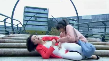 看见孕妇必须冲上去扶
至少孕妇摔倒，她是需要人扶住，她既将生儿育女了，肯定不会以