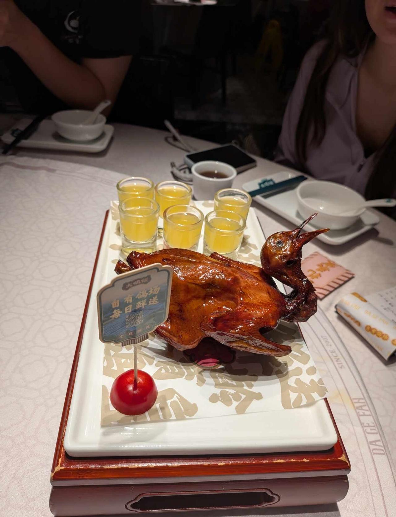没有一只鸽子，能活着走出广州！🕊️🔥
​老广对吃鸽子这件事，真的有执念。
	