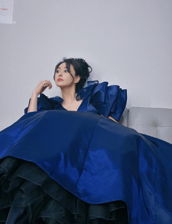 流浪狗事件引发众多明星集体发声，张馨予遭扒皮，摄影师爆猛料
近期发生的流浪狗事件