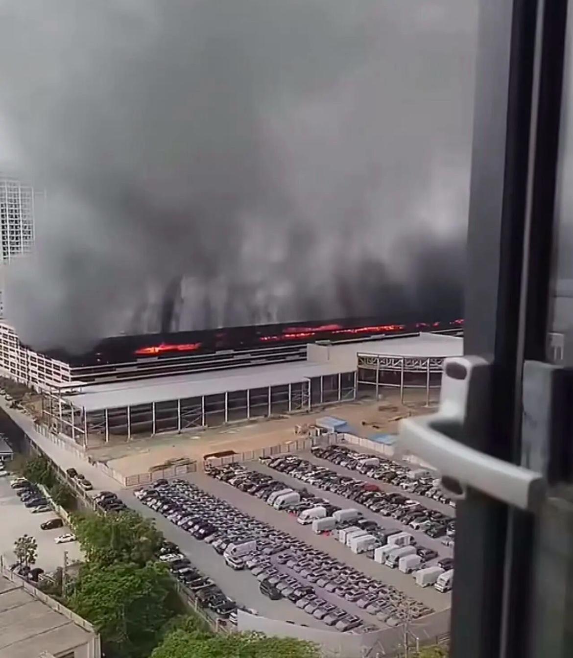 昨天4月14日凌晨2时，深圳比亚迪坪山工厂发生火情，起火点为园区内立体车库区域，