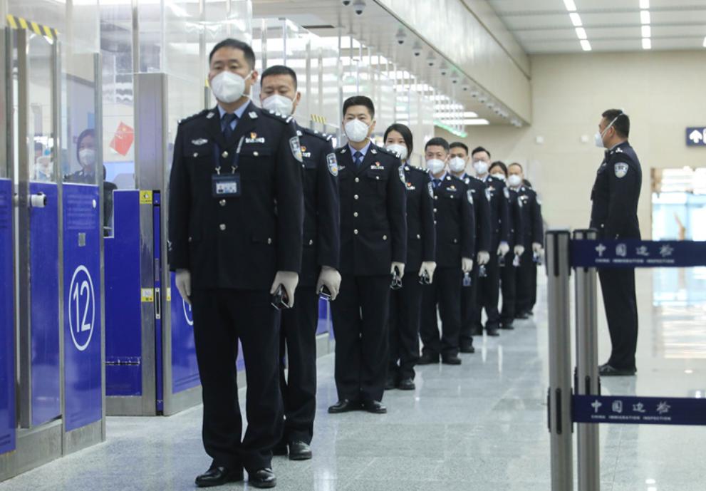 深陷老龄化用工荒、族群对立频发，英国移民治理困境带来深刻警示

一边是深度老龄化