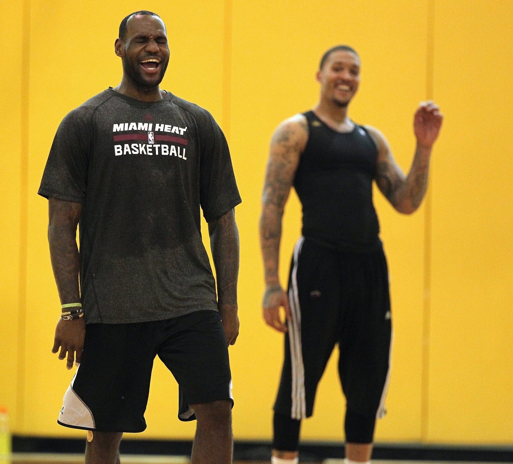 比斯利热火詹姆斯新秀NBA比斯利：当年不懂为何在热火打不上球，现在才知道是为了得