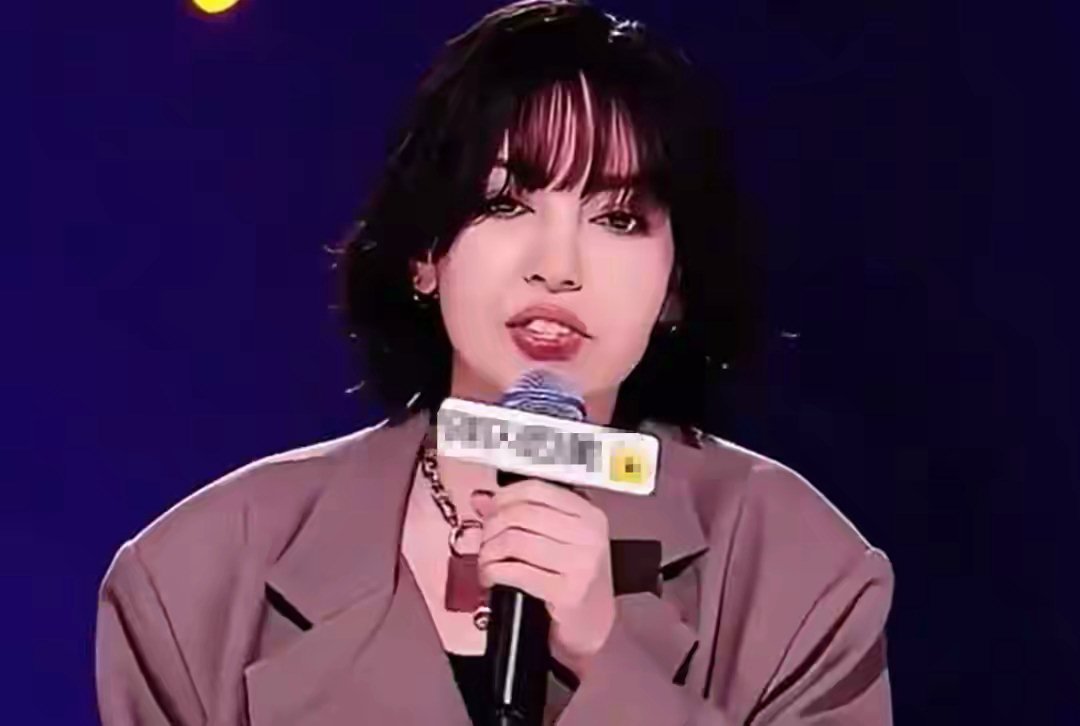 因挑动性别对立、制造婚育焦虑，脱口秀女演员小帕被禁言27日，微博社区观察员官方账