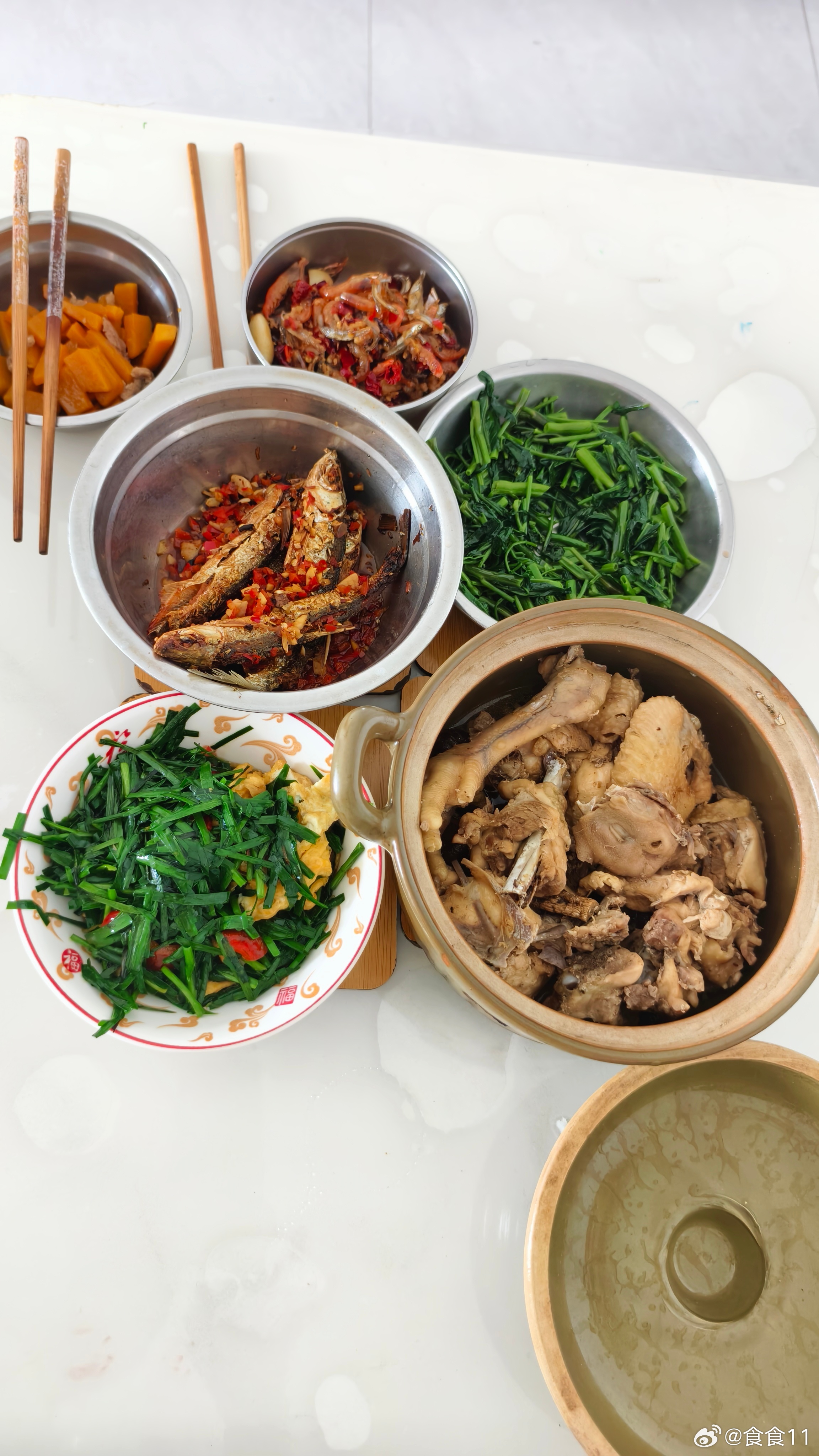 吃饭啦。家常菜