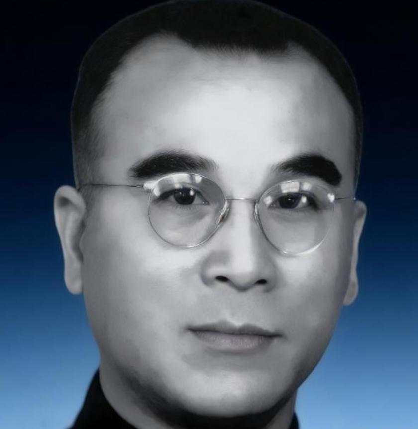 1949年，南京上万名政治犯即将被集体处决，一个国民党高官冒死拦下屠刀，30年后