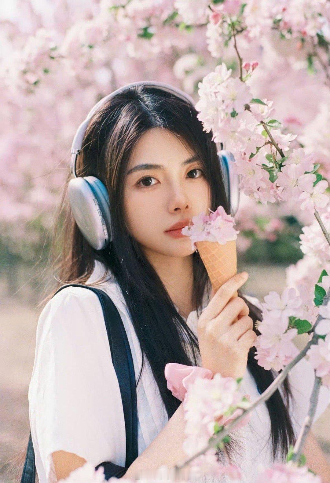 钟雅婷是女版王安宇吧 看钟雅婷像看王安宇的镜像版！眉眼间的灵气、哭戏的感染力，还