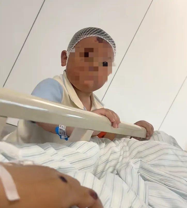 3岁儿子满脸伤守在妈妈病床前：那个报恩的宝宝，让人泪目！

“妈妈，别害怕，我陪