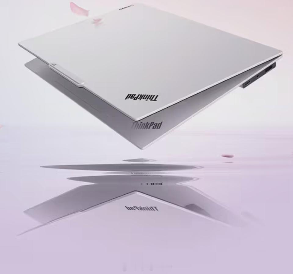 ThinkPad这个月光白配色让商务本瞬间有了时尚单品的气质，不过看到价格还是让