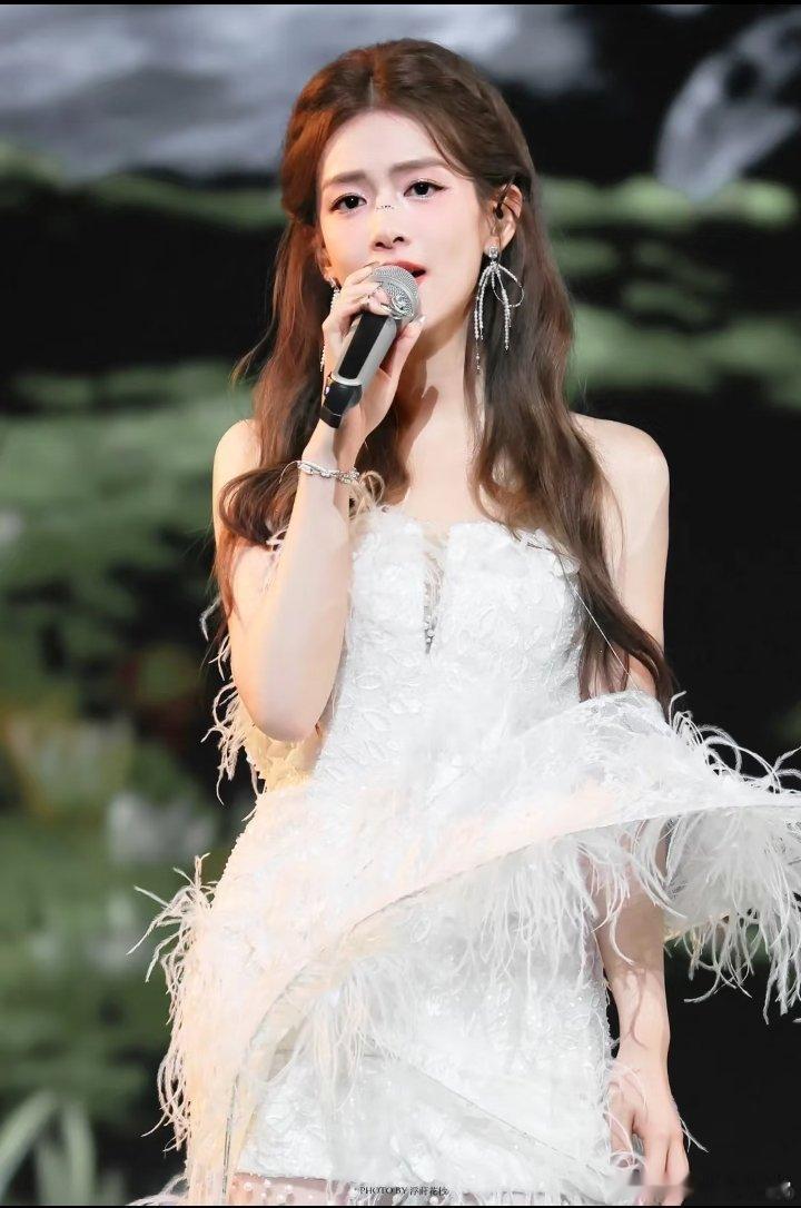 陈昊宇点赞训粉博文管身材管妆管控接戏管怎么被叫，粉丝这波属实是亲妈附体了。陈昊宇