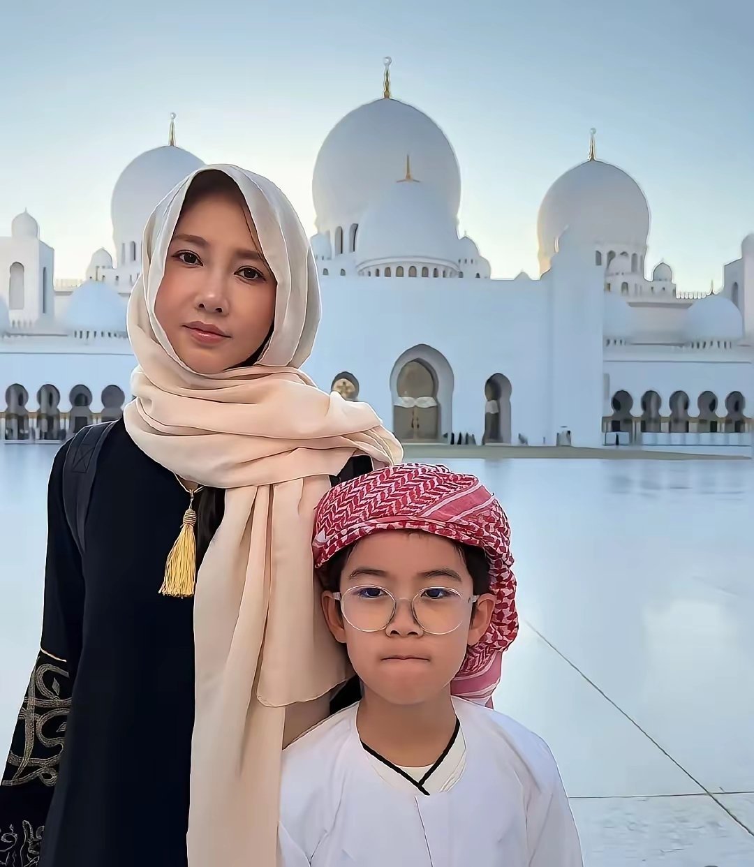 玄子和李茂这一家人实在太厉害了。去迪拜旅游遇上战争，阿联酋实行空管，所有航班都停