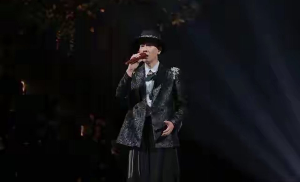 陈小春北京演唱会，郑伊健莫文蔚惊喜同台 