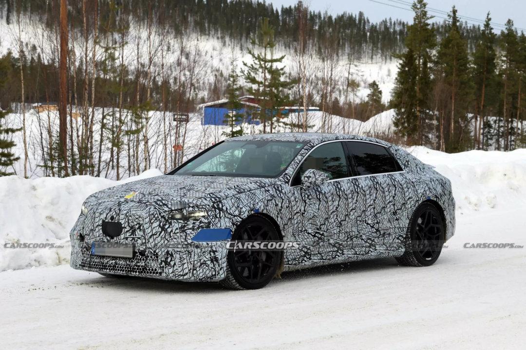 车市热门 AMG正在开发其首款纯电C级的高性能版本。最新曝光的测试谍照显示，一辆