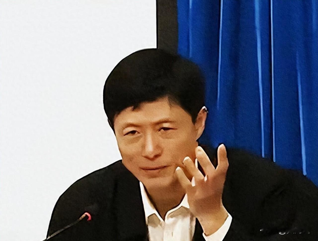 艾跃进教授说，
为什么我爱国，因为她是我们的家！
为什么我爱党，因为党的旗帜上写