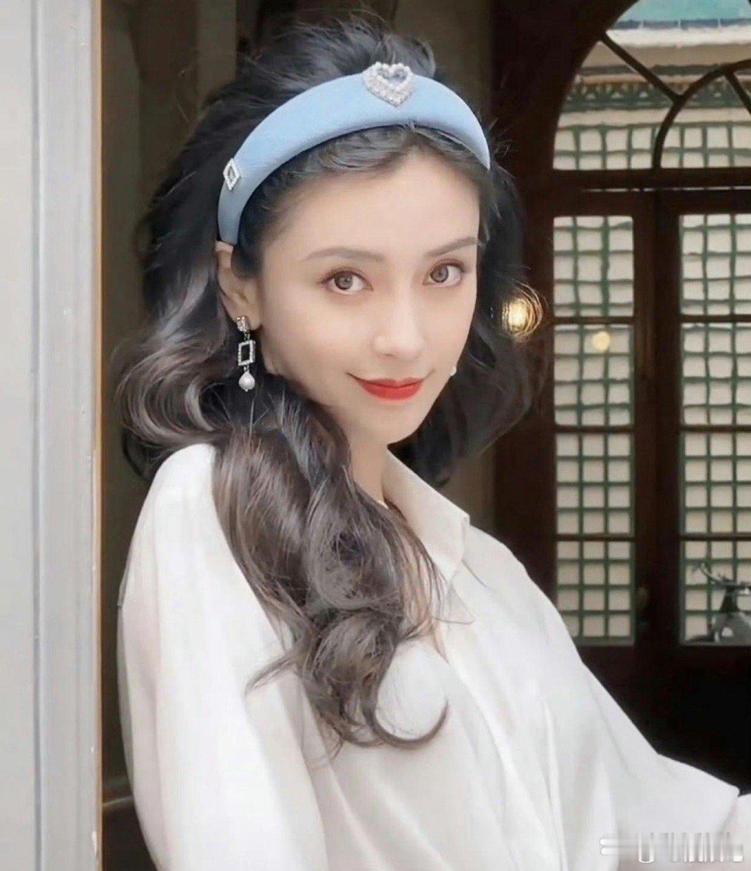 杨颖新发型惊艳曝光，浪卷发让她瞬间变身仙女！这美貌真是令人窒息！ 