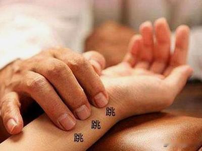 探寻“滑脉”之谜：现代中医缘何难觅此脉象？
在浩如烟海的中医典籍中，“滑脉”这一
