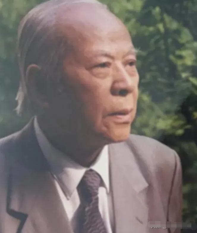 1985年，中国一高级干部访日期间，不顾多人劝阻非要去靖国神社，回国后就被中纪委