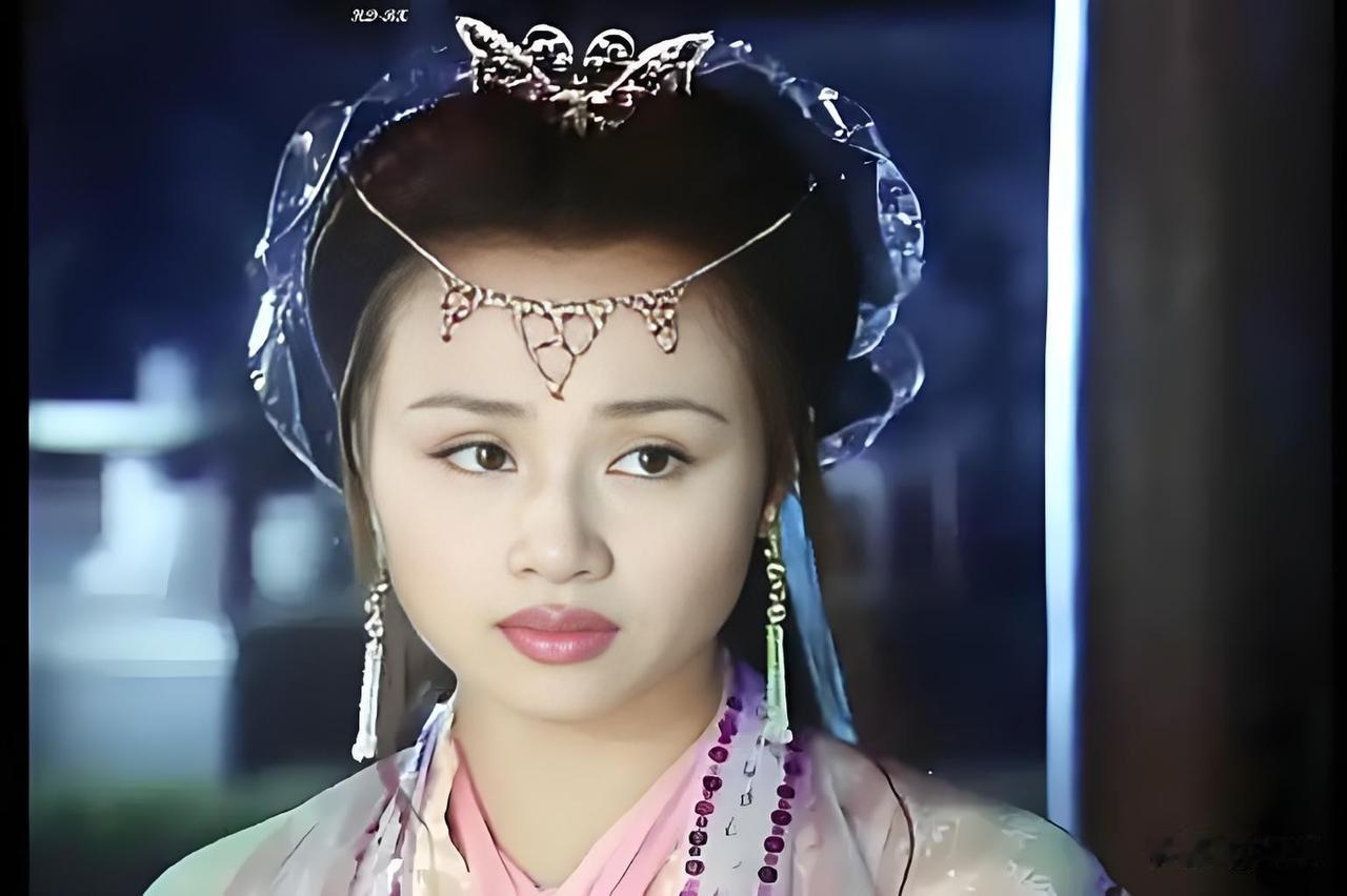 同样是出演《凤在江湖》，曹颖的青蜓，韩晓的青蜂，邓英的黄莺，戴娇倩的凤凰，武莉的