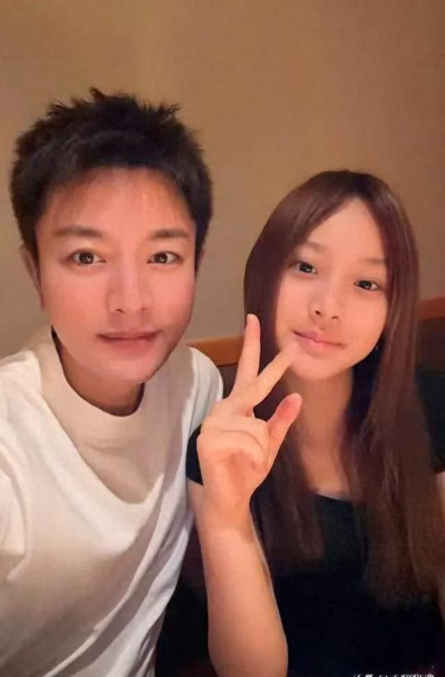 贾乃亮带13岁甜馨游迪拜，全程不拍正脸这个细节太戳心！