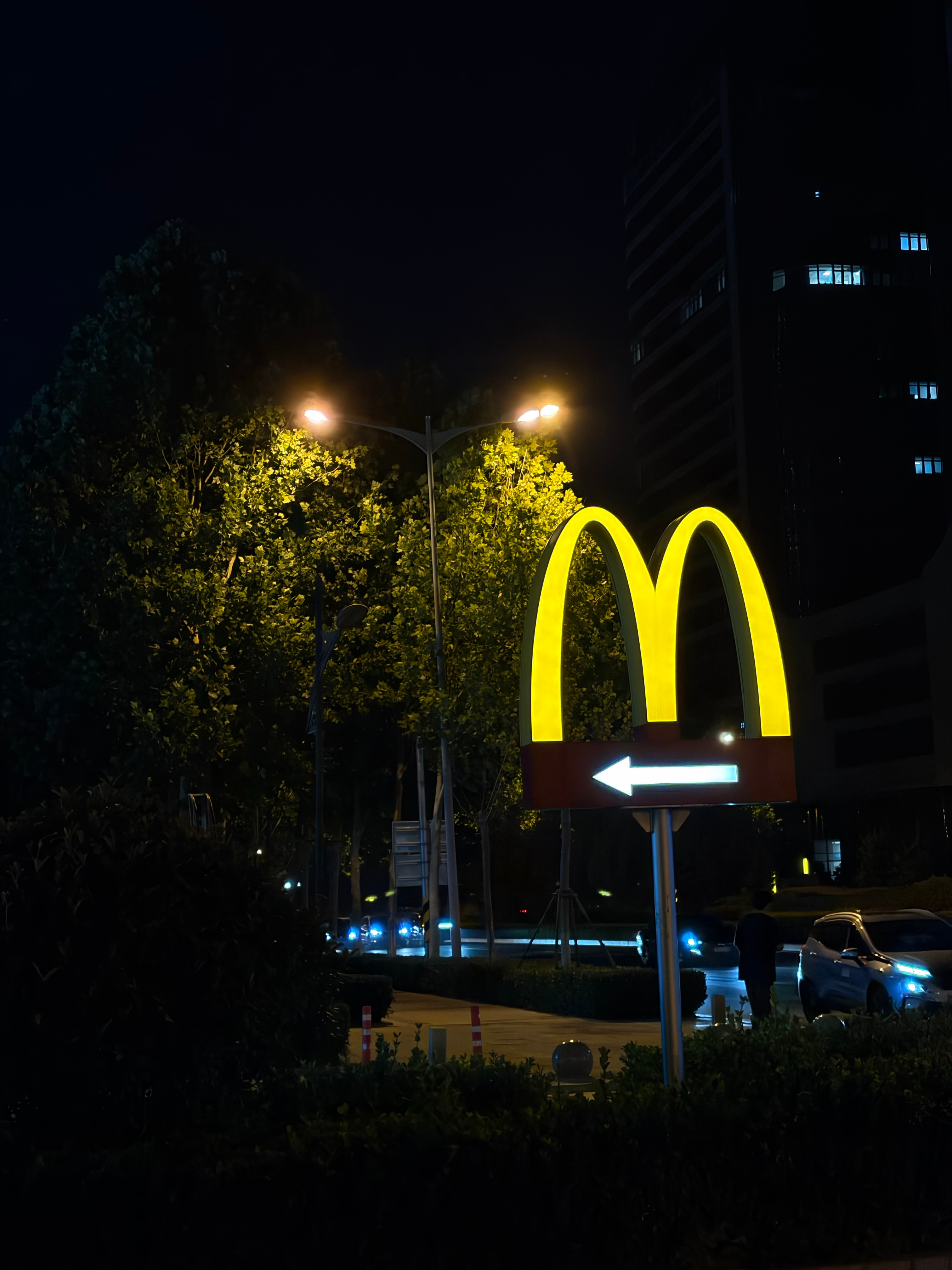 谁不想深夜下班来吃麦当劳呢 