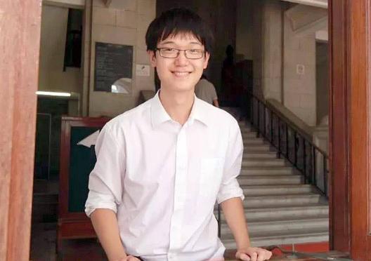 [太阳]“我不上清北，我就要去美国！”北京一高二学生拒绝保送“清北”，转头就向美