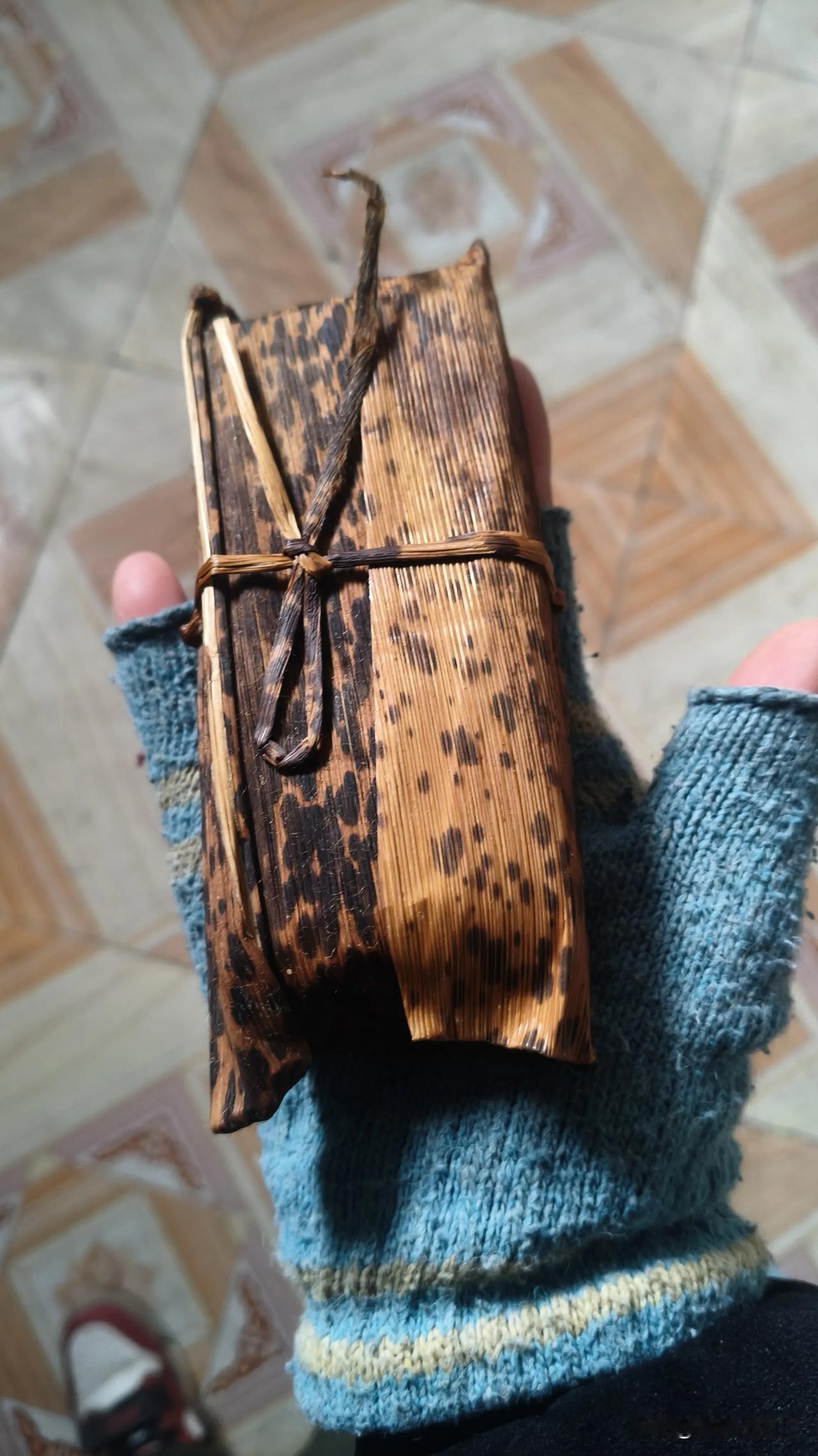 为了吃囗家乡味
我也是真的拼了
早上把儿子送去学校，
回来躺床上刷某音
刷到老家