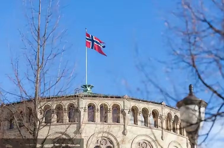 挪威政府计划立法禁止16岁以下的所有儿童和青少年使用社交媒体，没有任何例外，没有