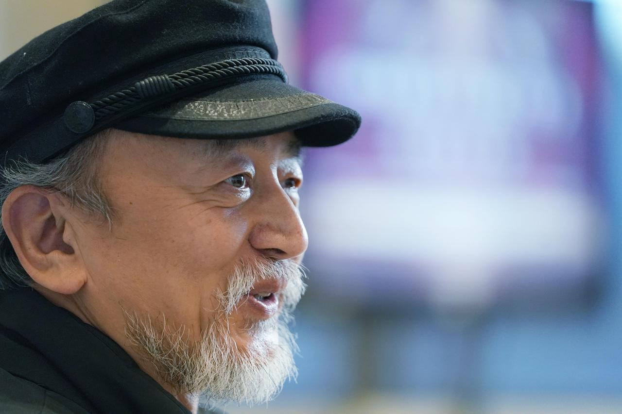 原来他也叫王劲松，不过他竟然是1968年出生的，是不是有点显老啊。

《冬去春来