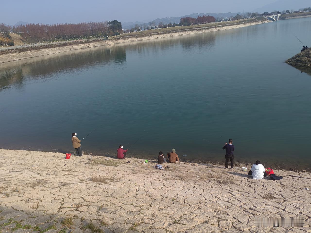 网上褒贬的很多，秭归的伦晚和九月红，你尝一尝便知。这里有三、五斤的发货箱，建议你