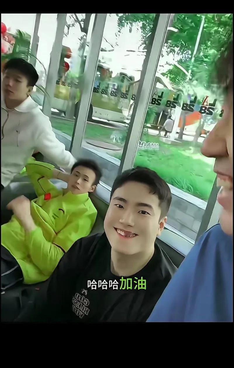 一群最棒的乒乓球运动员， 希望你们天天开心快乐[呲牙]
都是国家栋梁[赞]
大胖