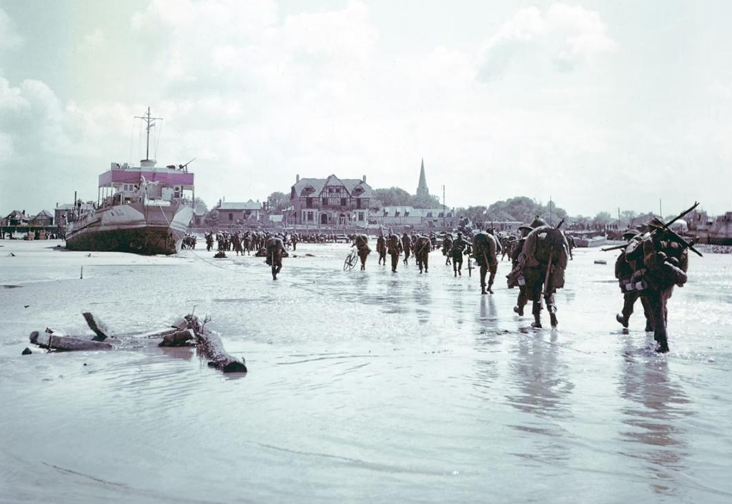1944年6月6日，诺曼底登陆日，加拿大第三步兵师的部队在贝尔尼埃滨海郊外的朱诺