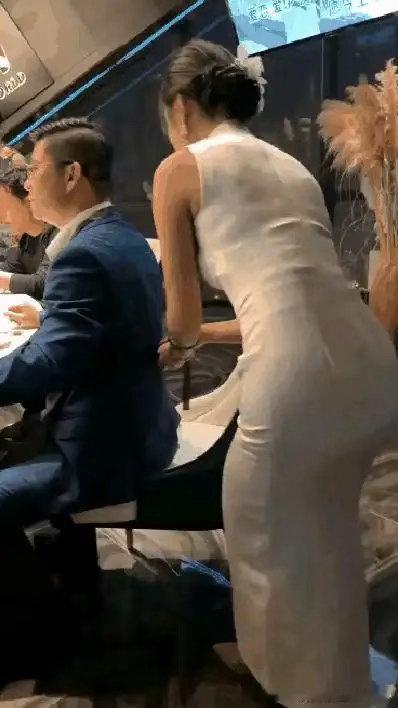 这样子吃饭不尴尬吗 